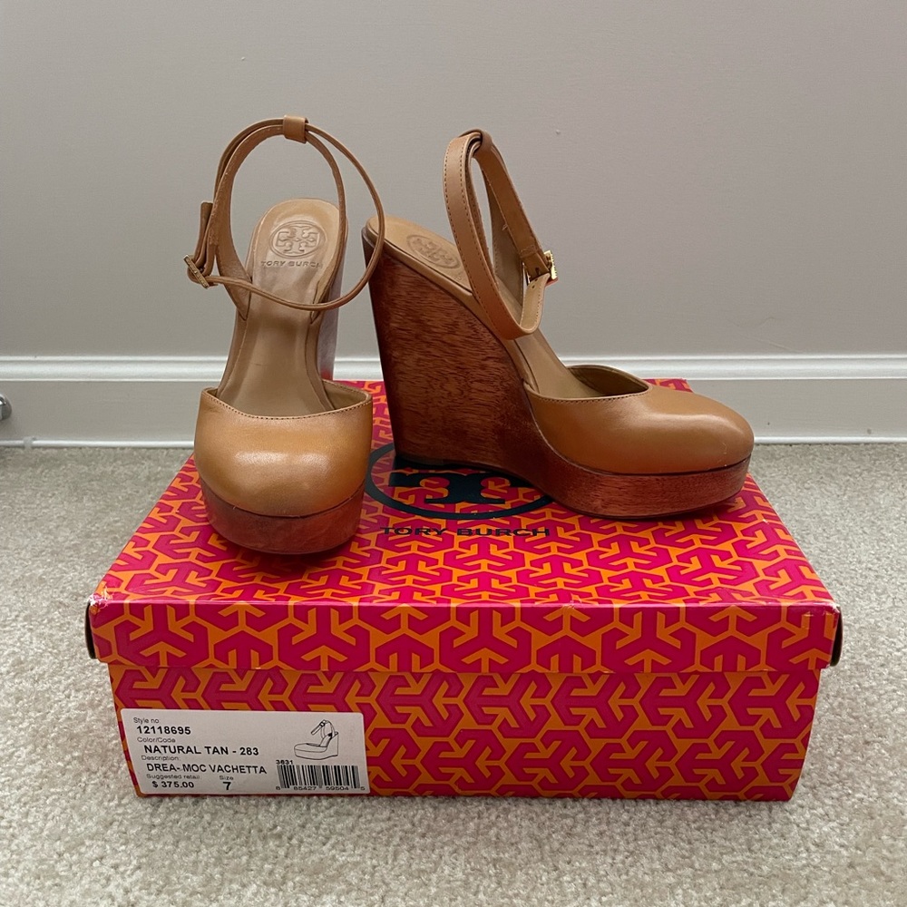 Tory Burch Drea Moc Vachetta
Wood Wedges - 5 inches
Color: Natural Tan
Size 7